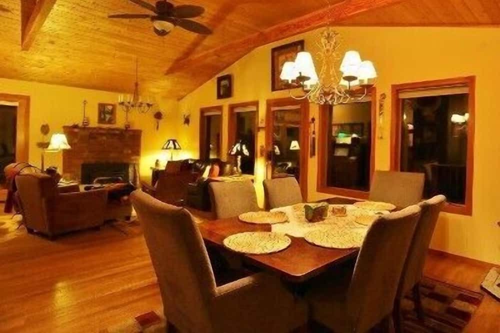 Photo of Livingroom in Quilcene