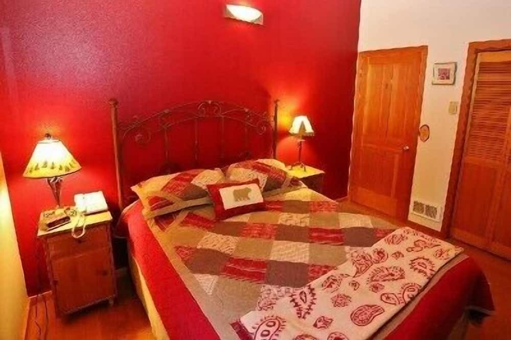 Photo of Bedroom in Quilcene