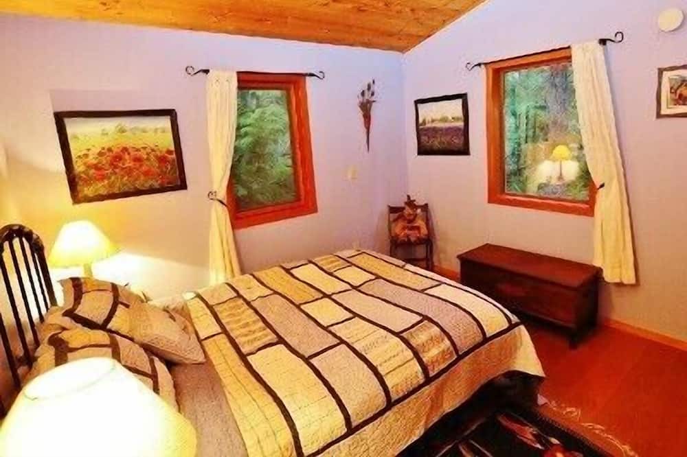 Photo of Bedroom in Quilcene