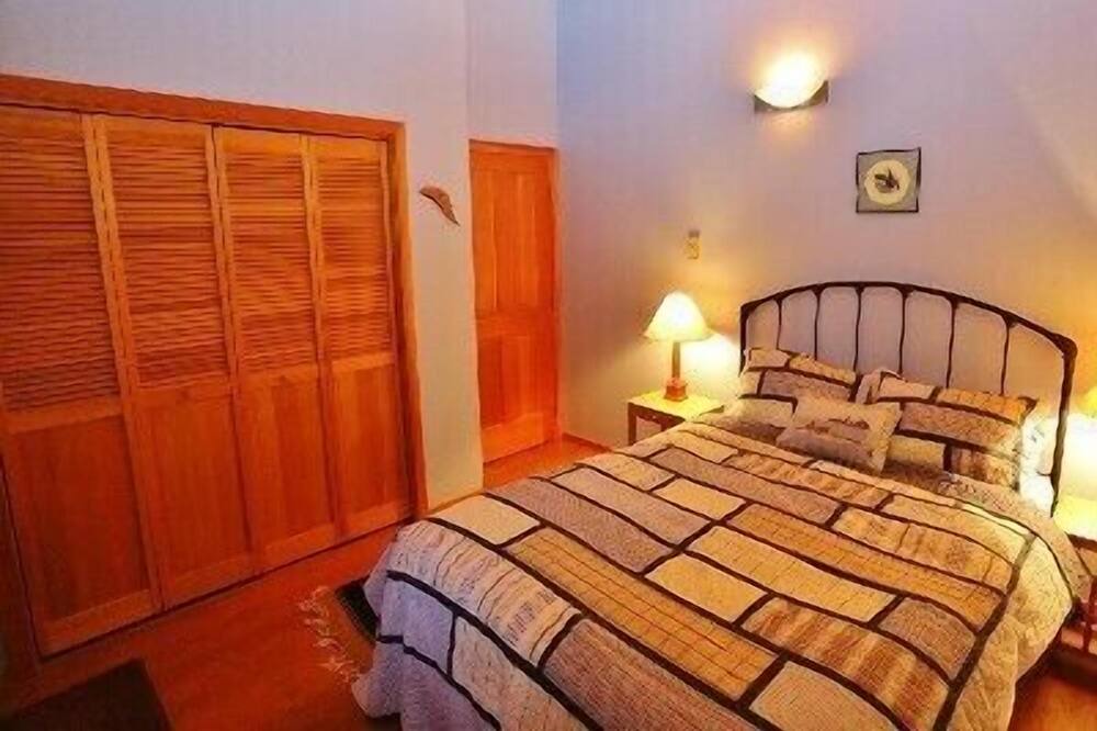 Photo of Bedroom in Quilcene