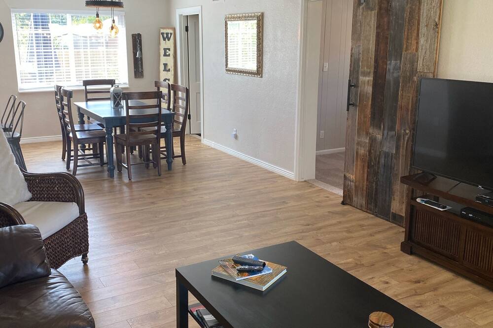 Photo of Livingroom in Jewell Heights - Hoffman Heights