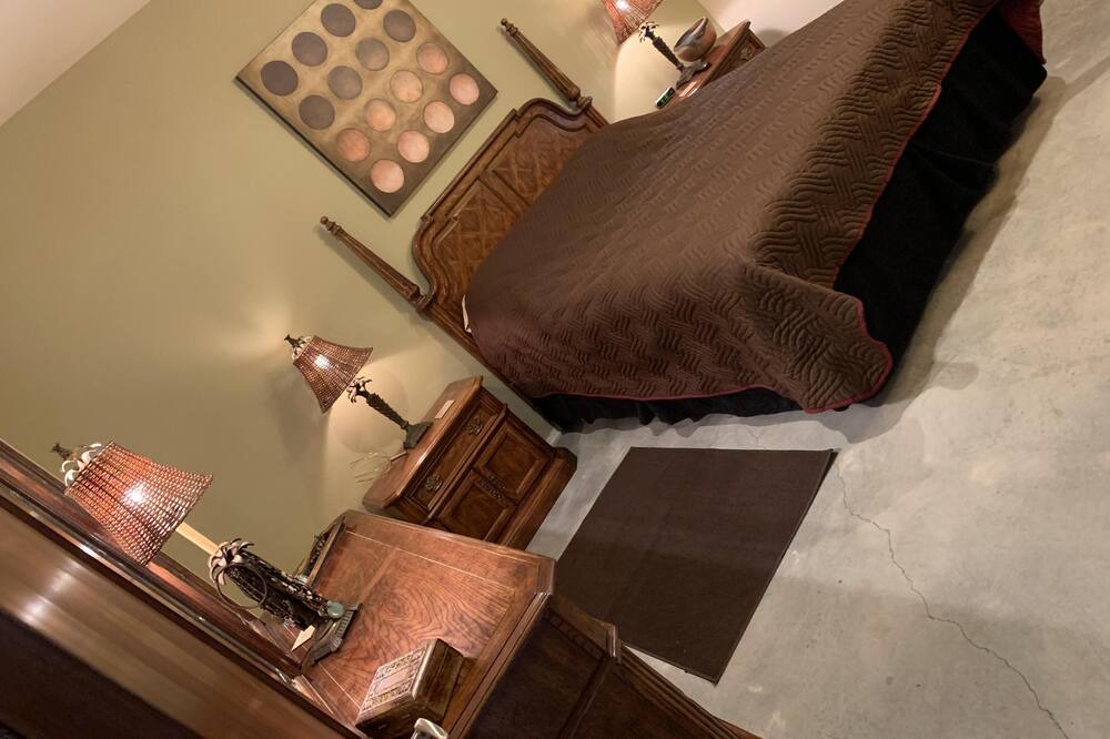Photo of Bedroom in Sunland Estates