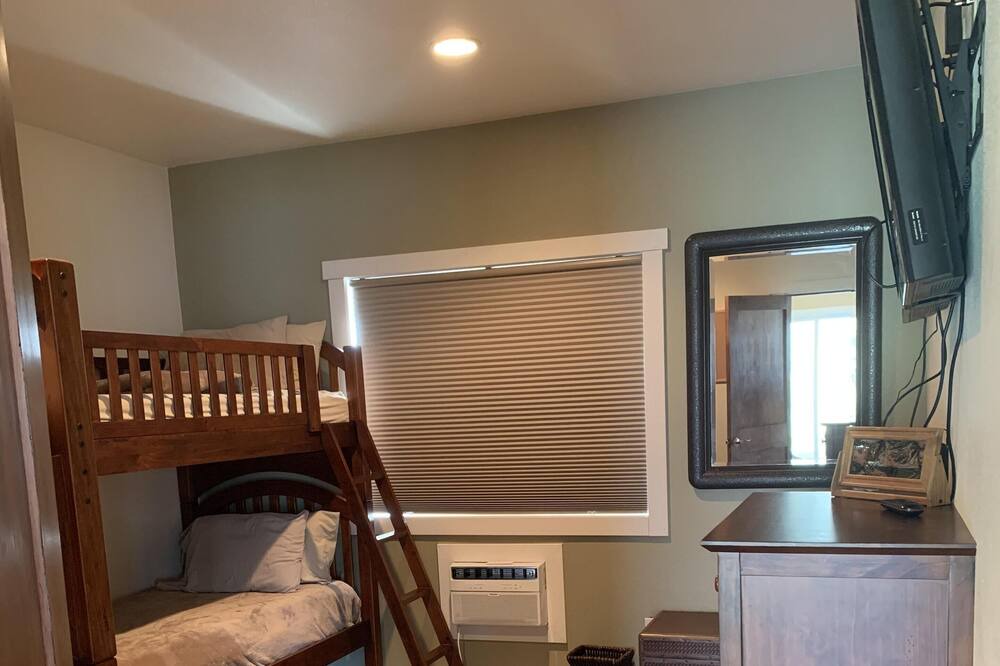 Photo of Bedroom in Sunland Estates