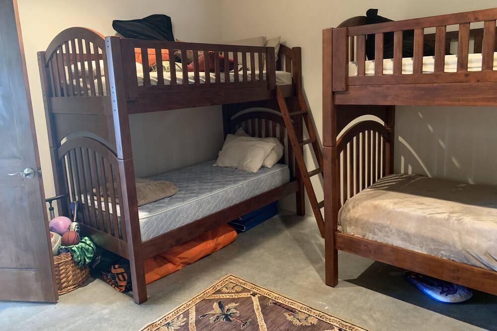 Photo of Bedroom in Sunland Estates