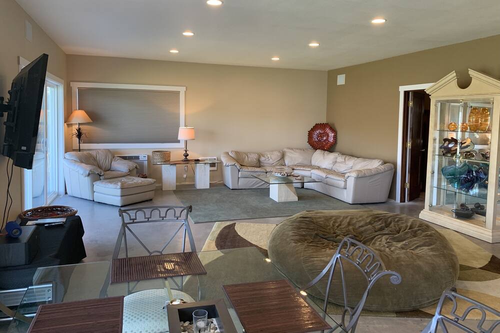 Photo of Livingroom in Sunland Estates