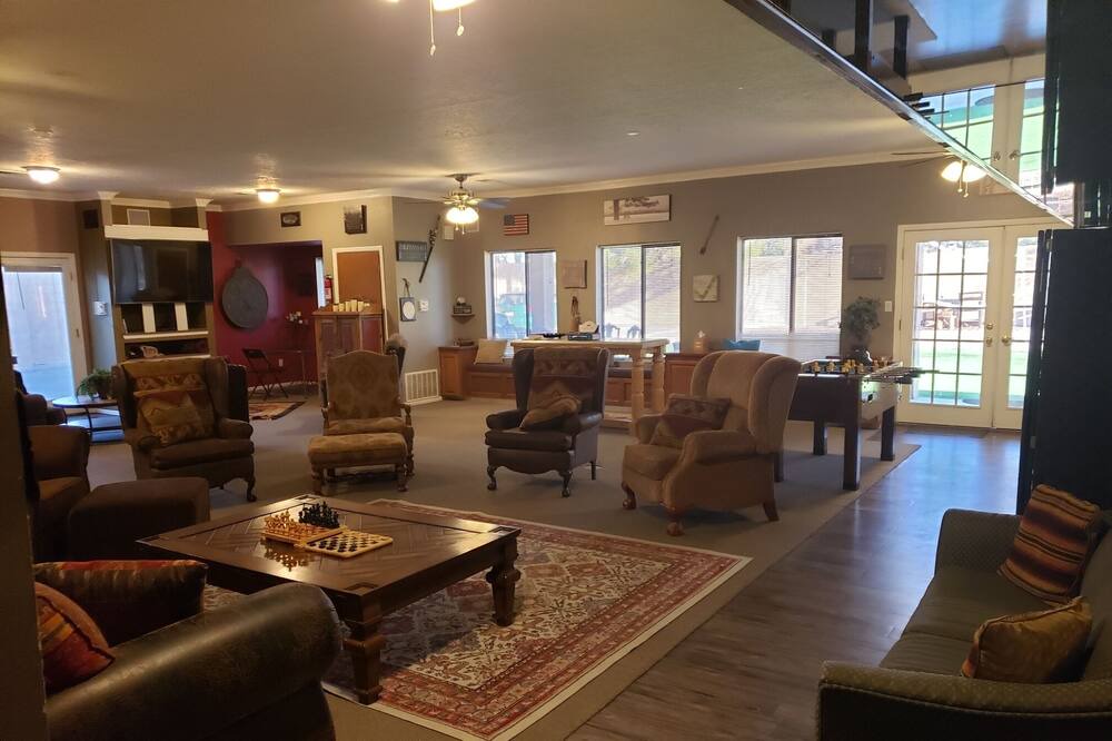Photo of Livingroom in West Bluff