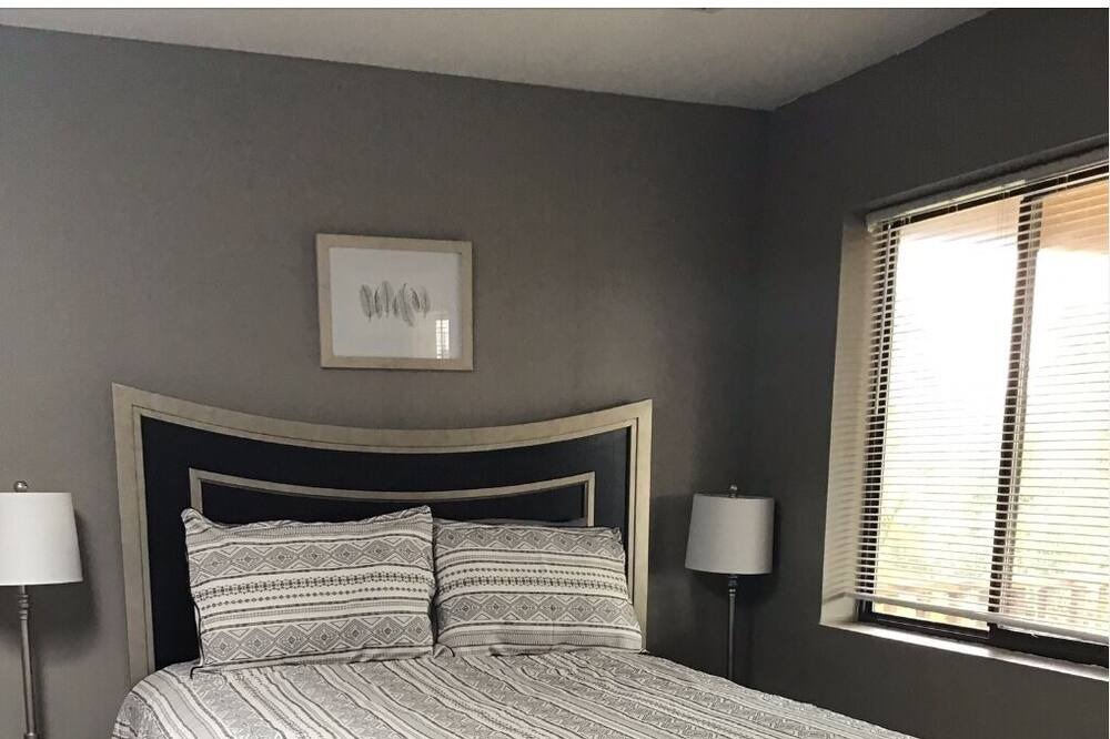 Photo of Bedroom in West Bluff
