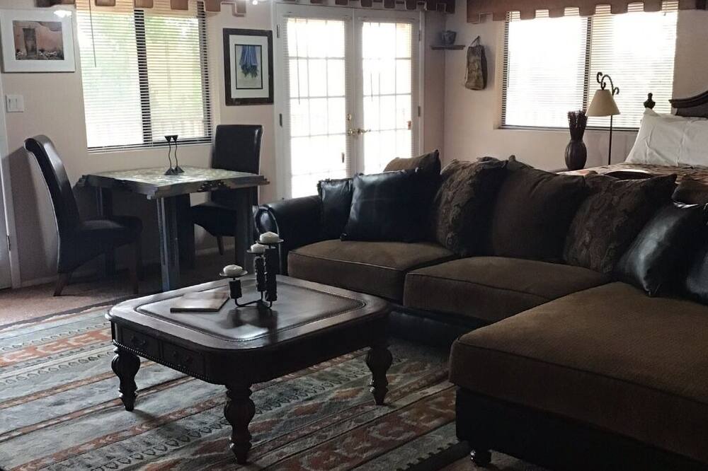Photo of Livingroom in West Bluff