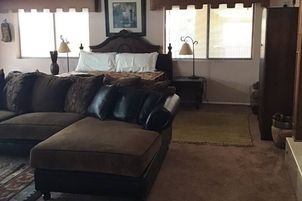 Photo of Livingroom in West Bluff