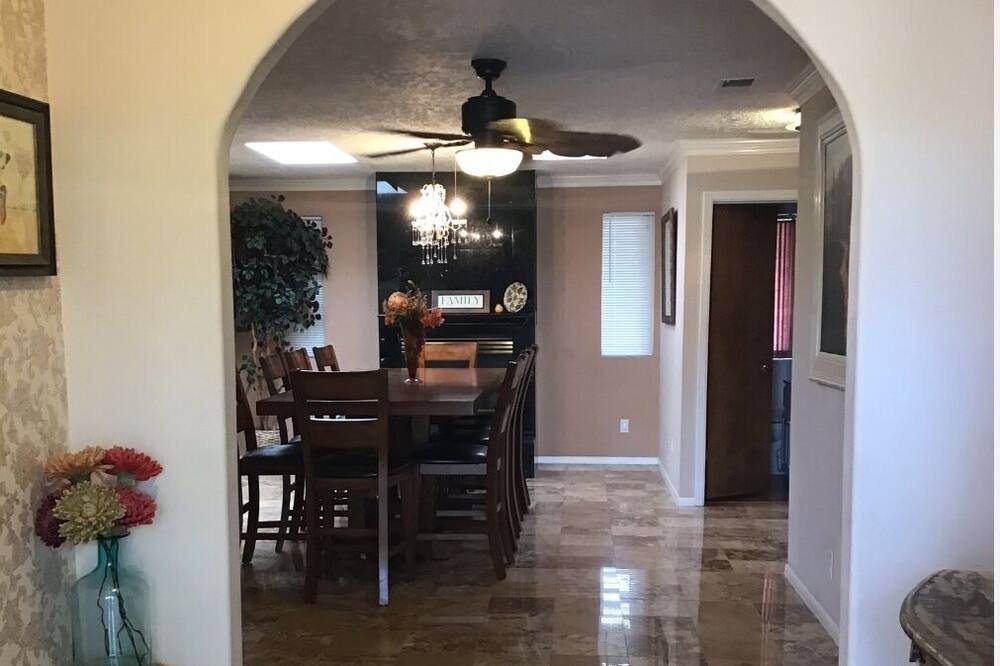 Photo of Livingroom in West Bluff