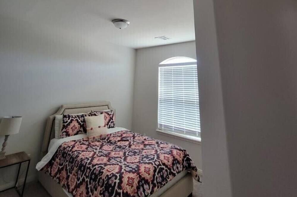Photo of Bedroom in Mustang
