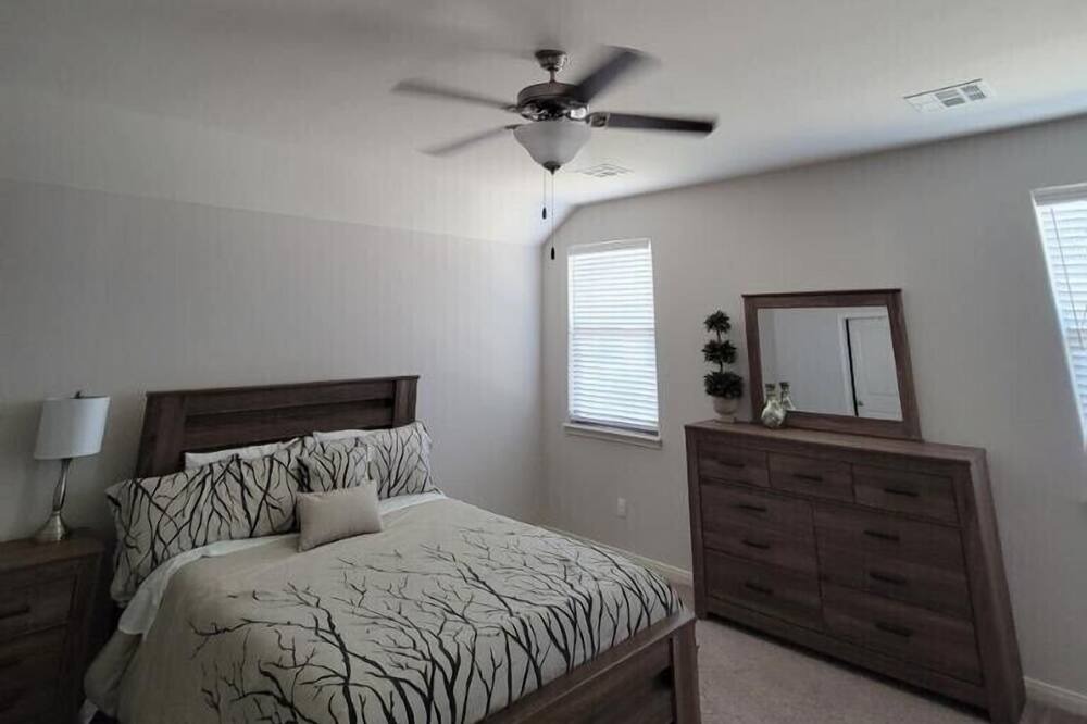 Photo of Bedroom in Mustang