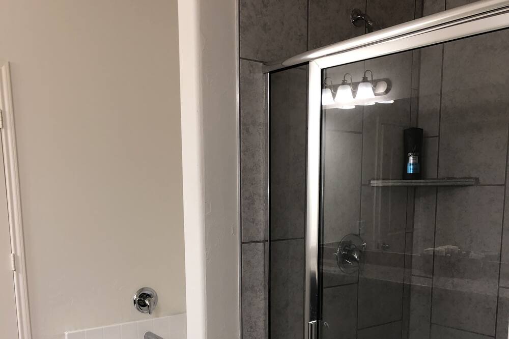 Photo of Bathroom in Mustang