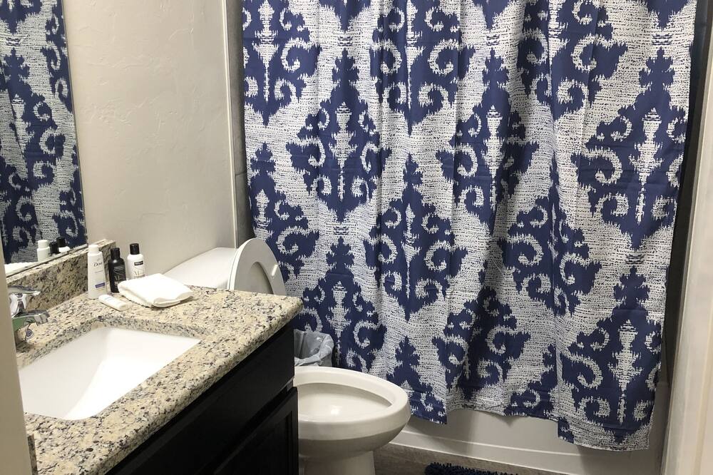 Photo of Bathroom in Mustang