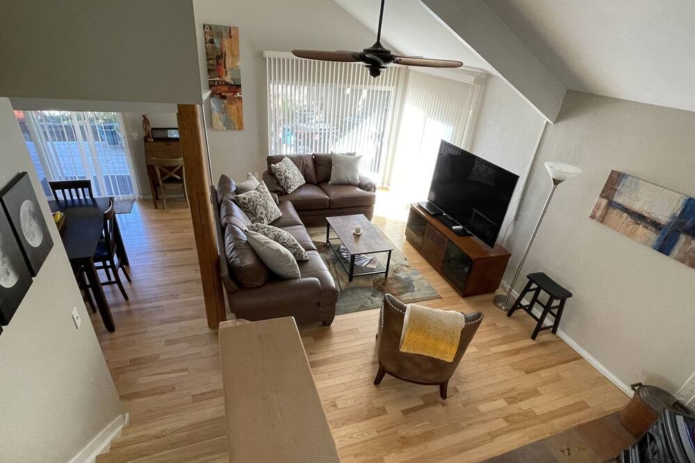Photo of Livingroom in Gunbarrel