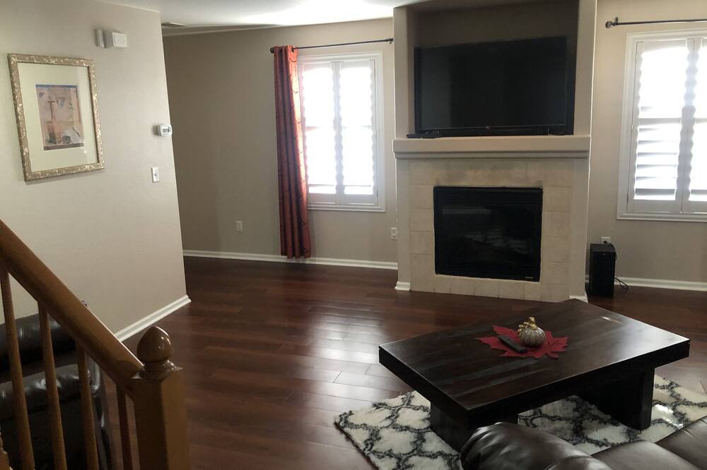 Photo of Livingroom in Aurora