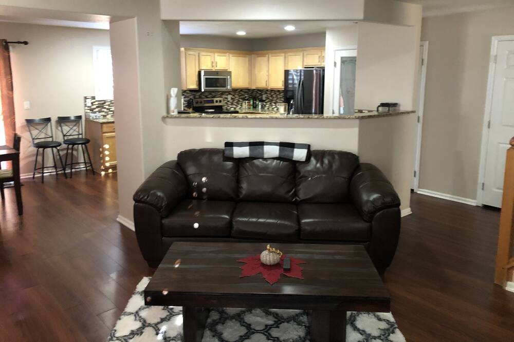 Photo of Livingroom in Aurora