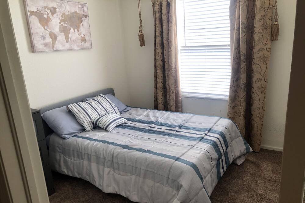 Photo of Bedroom in Aurora