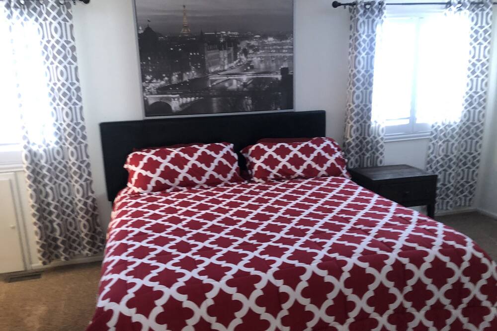 Photo of Bedroom in Aurora