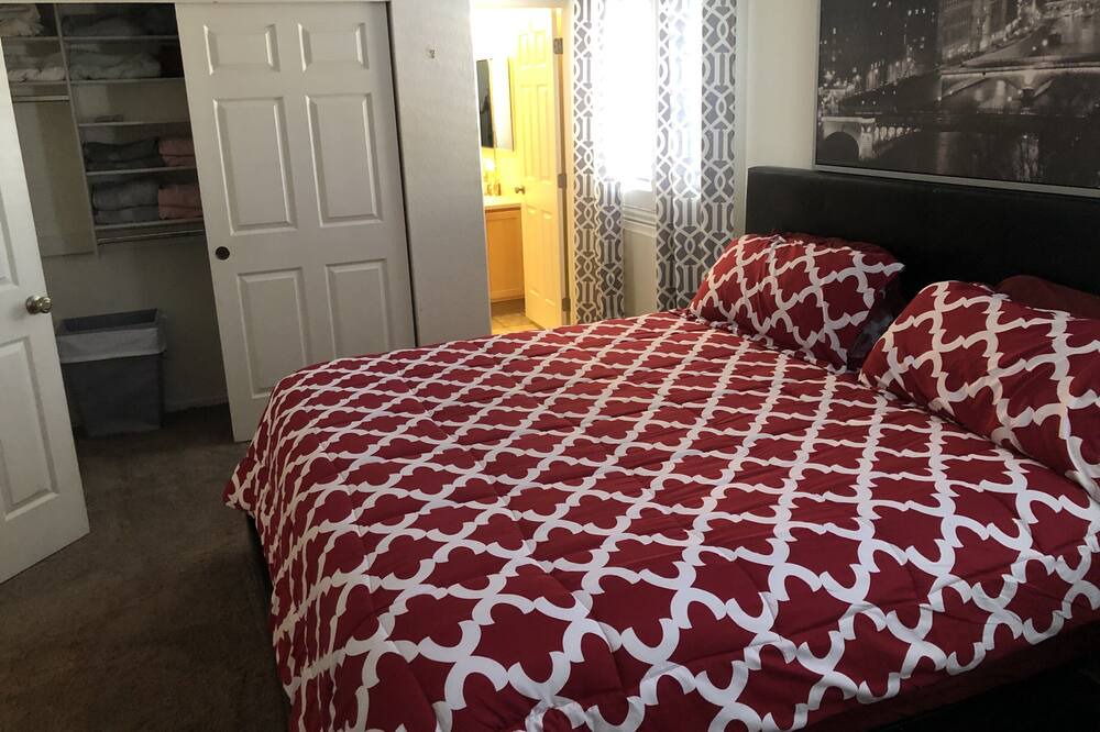 Photo of Bedroom in Aurora