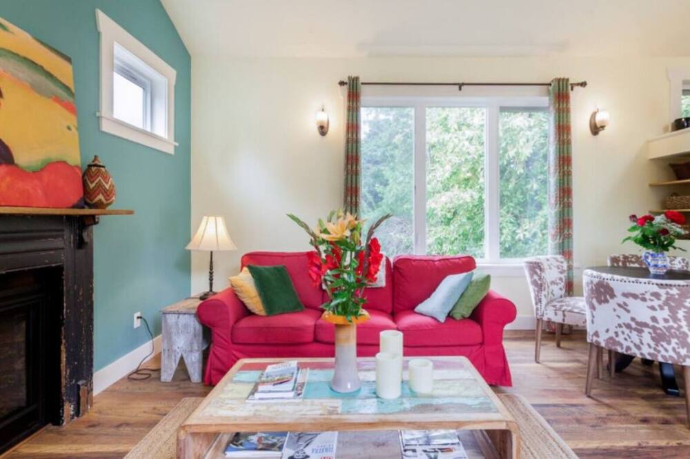 Photo of Livingroom in Columbia City