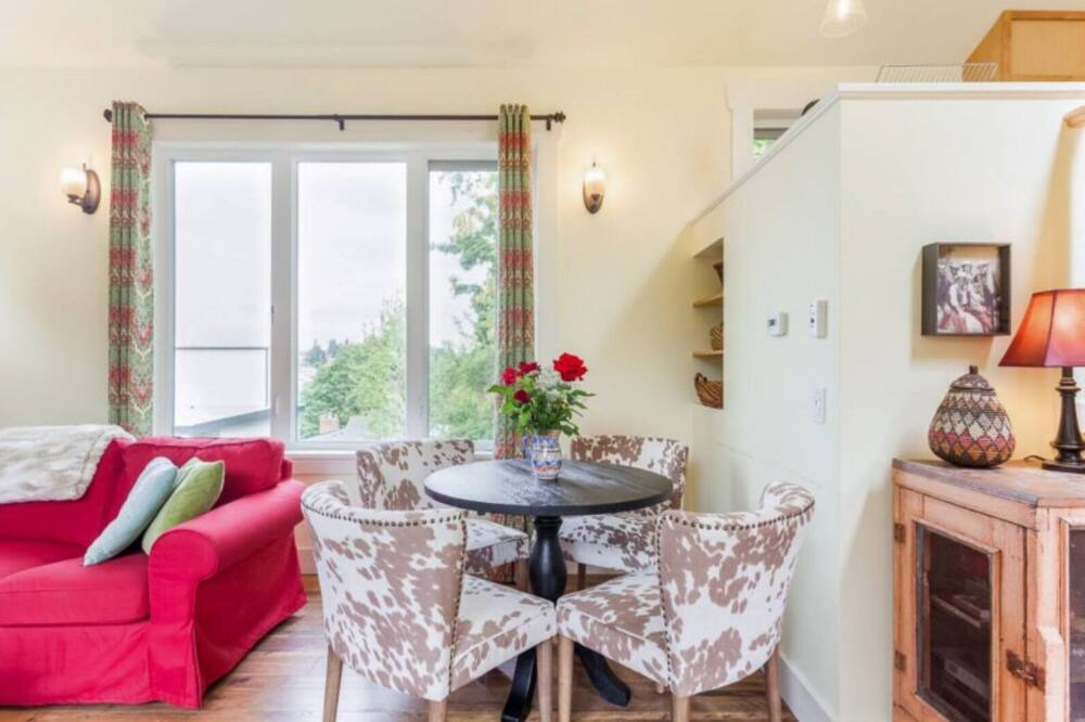 Photo of Livingroom in Columbia City