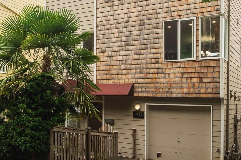 Photo of Outdoor in Southeast Magnolia