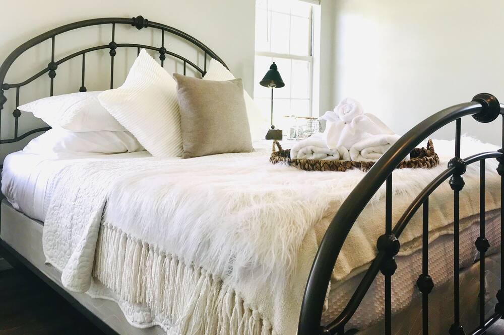 Photo of Bedroom in Glen Rose