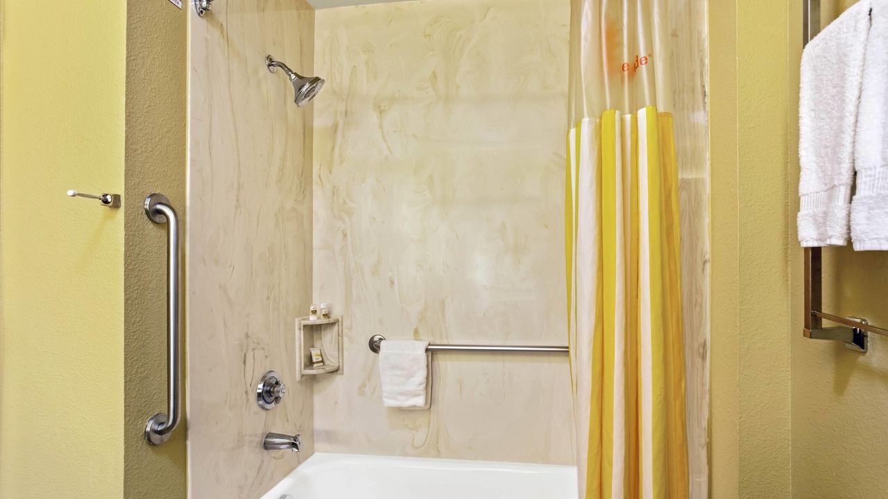 Photo of Bathroom in Montbello