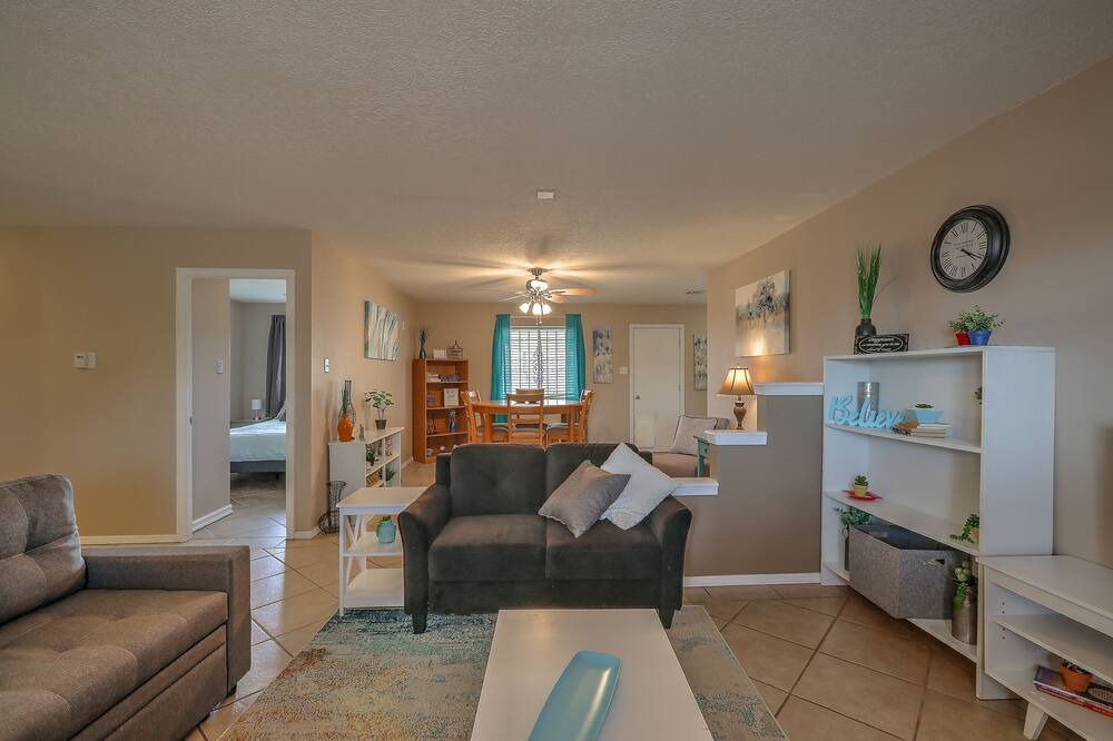 Photo of Livingroom in Northeast Heights