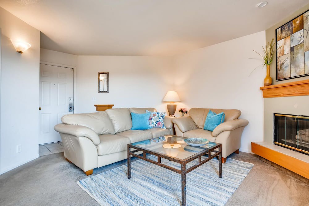Photo of Livingroom in Englewood