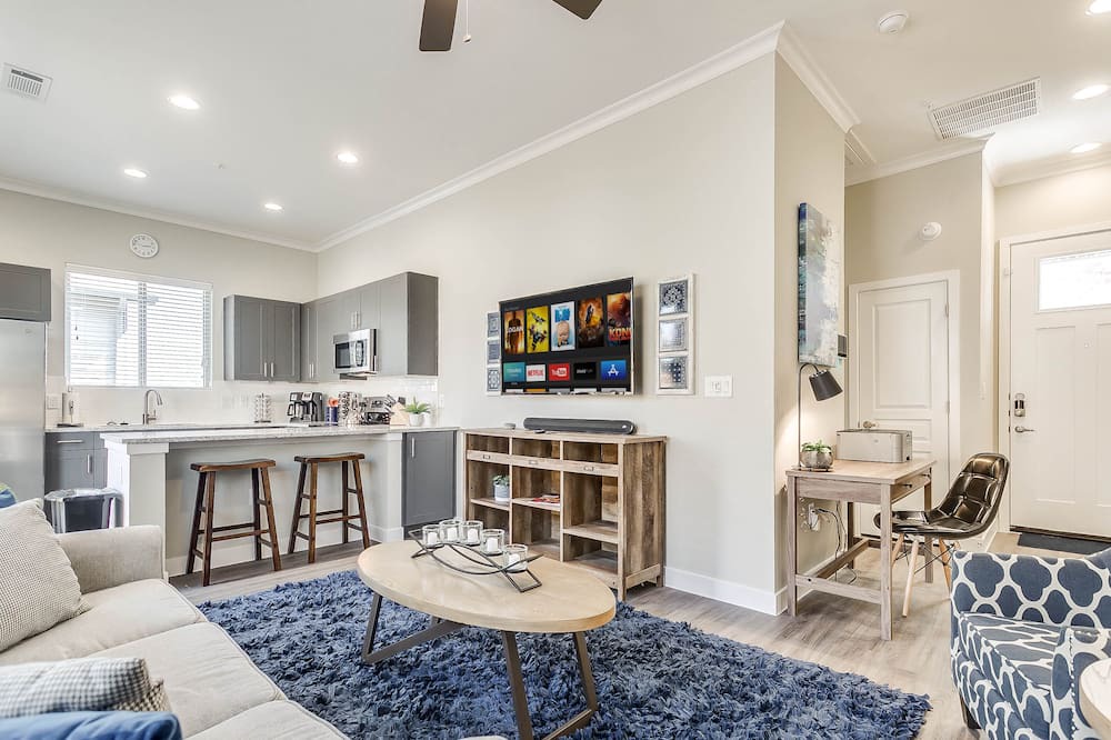 Photo of Livingroom in South Arlington