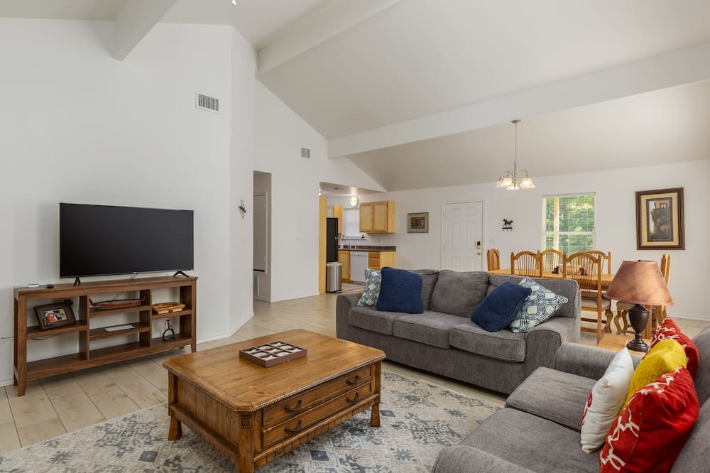 Photo of Livingroom in Granbury