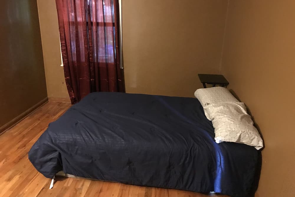 Photo of Bedroom in Maryville