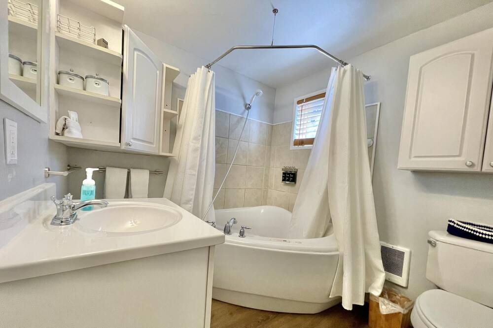 Photo of Bathroom in Donnelly