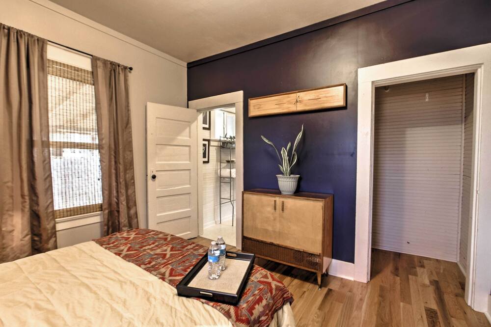 Photo of Bedroom in Eatonville