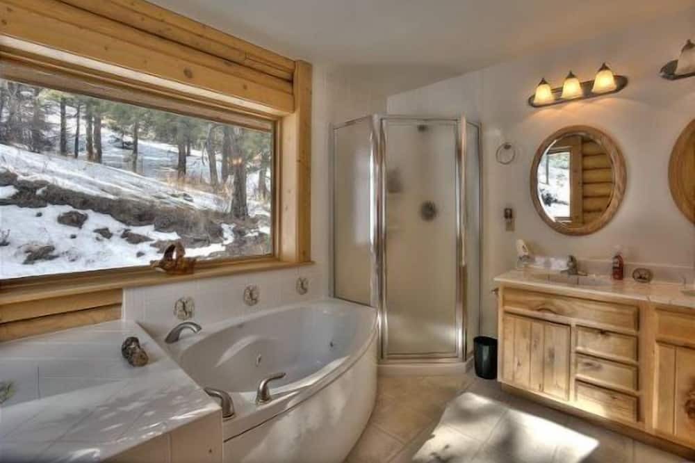 Photo of Bathroom in Lyons
