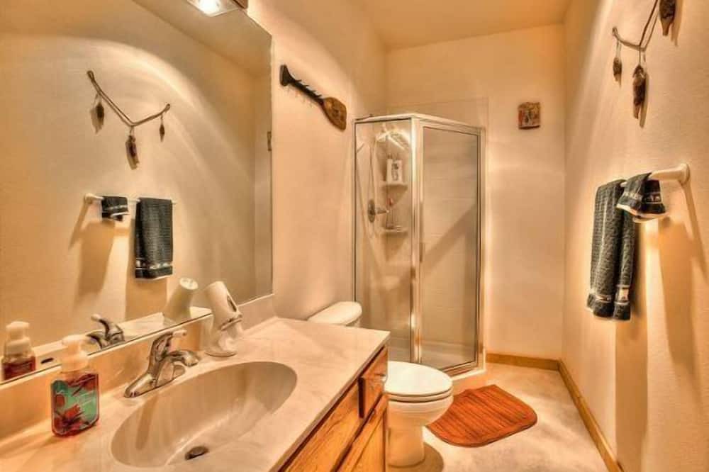 Photo of Bathroom in Lyons