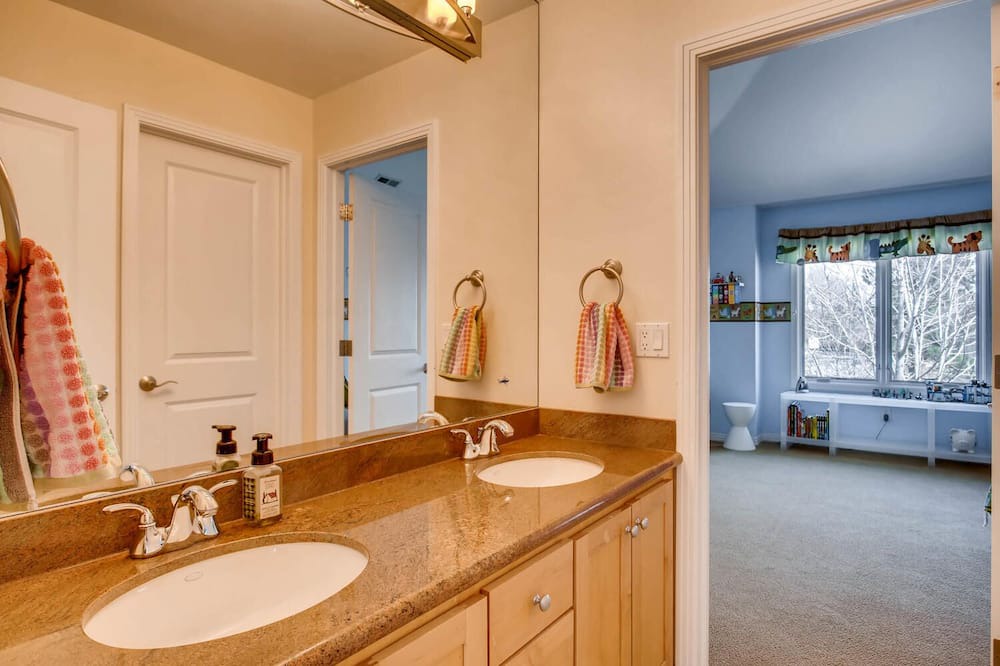 Photo of Bathroom in University Park