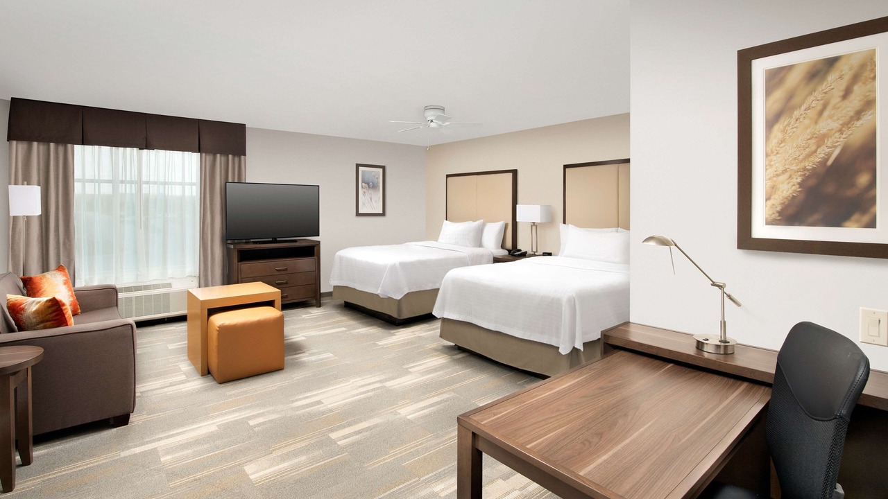 Photo of Livingroom in I-435 West KC-KS