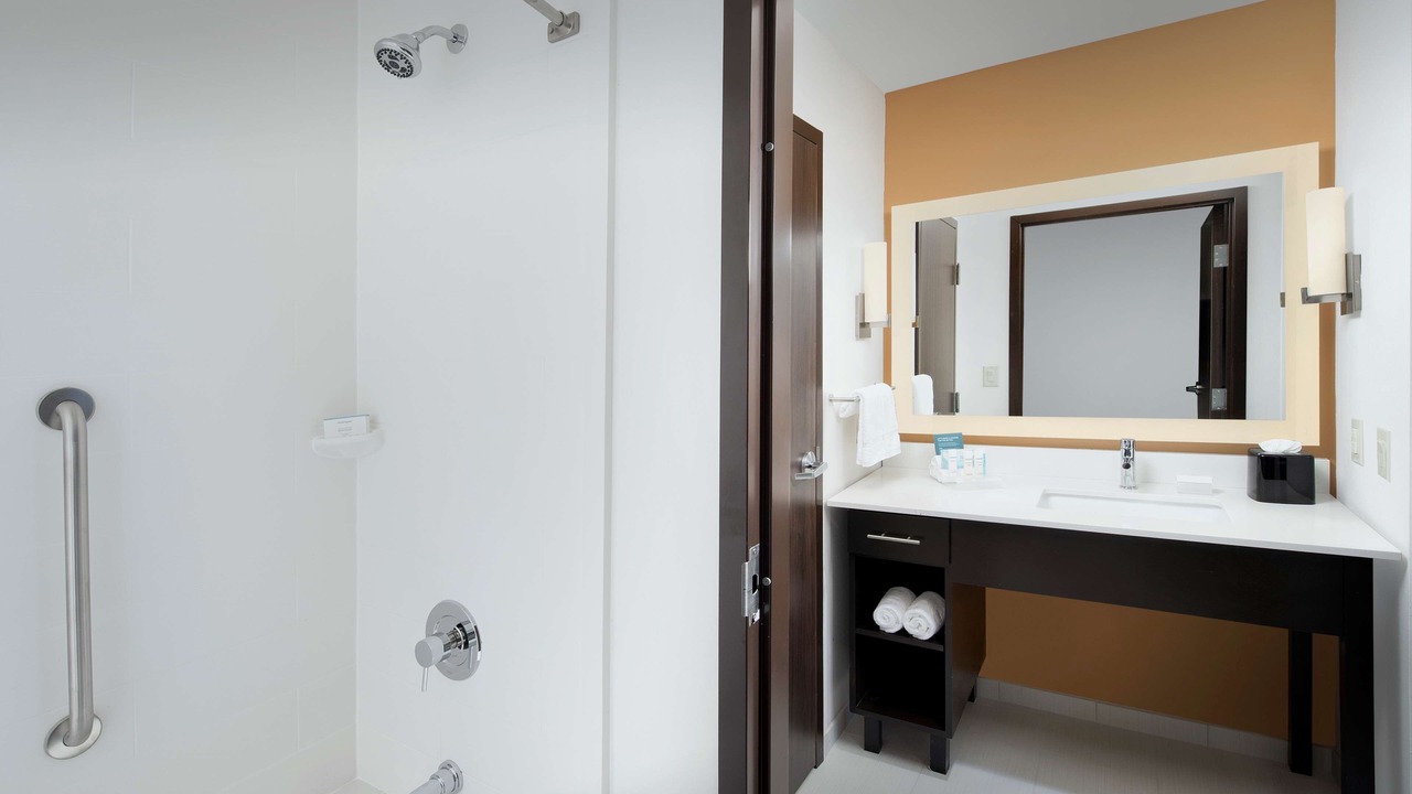 Photo of Bathroom in I-435 West KC-KS
