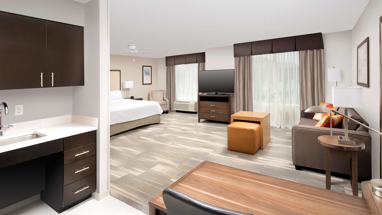 Photo of Livingroom in I-435 West KC-KS