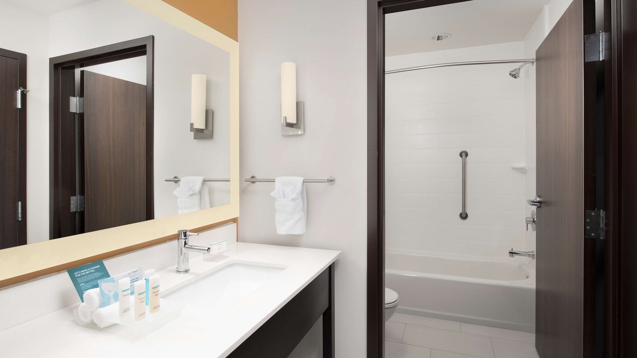 Photo of Bathroom in I-435 West KC-KS