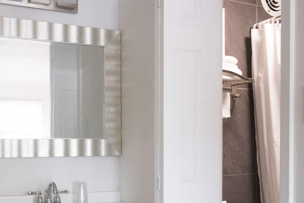 Photo of Bathroom in Windsor Heights