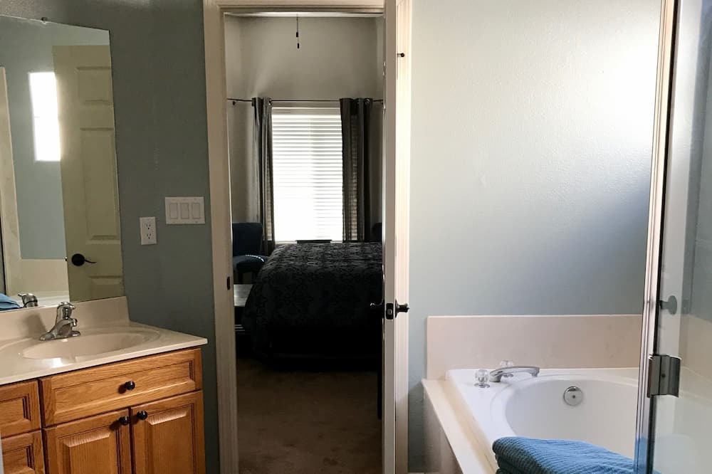 Photo of Bathroom in Heritage Hills