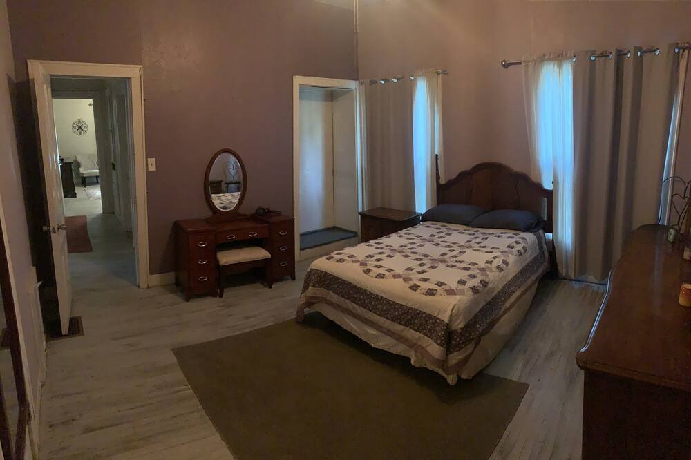 Photo of Bedroom in Roswell