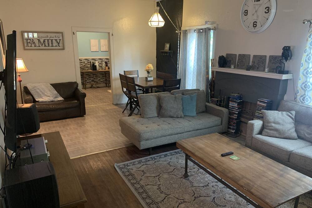 Photo of Livingroom in Roswell