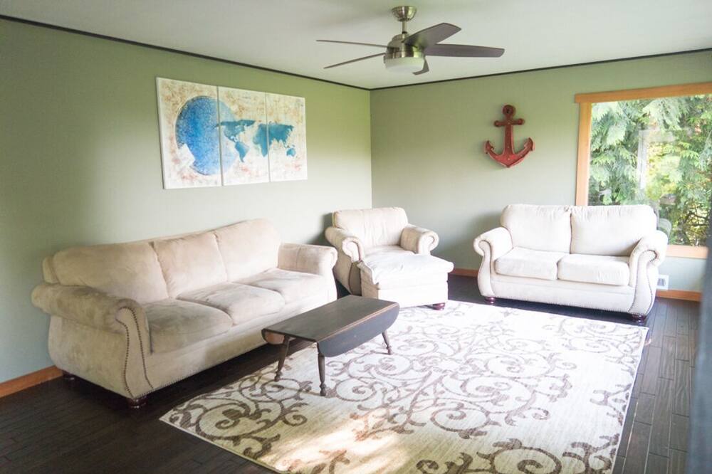 Photo of Livingroom in Astoria
