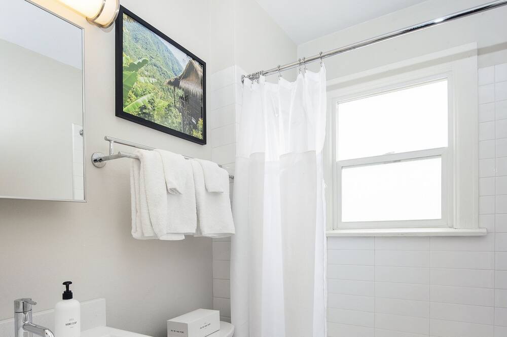 Photo of Bathroom in West Colfax