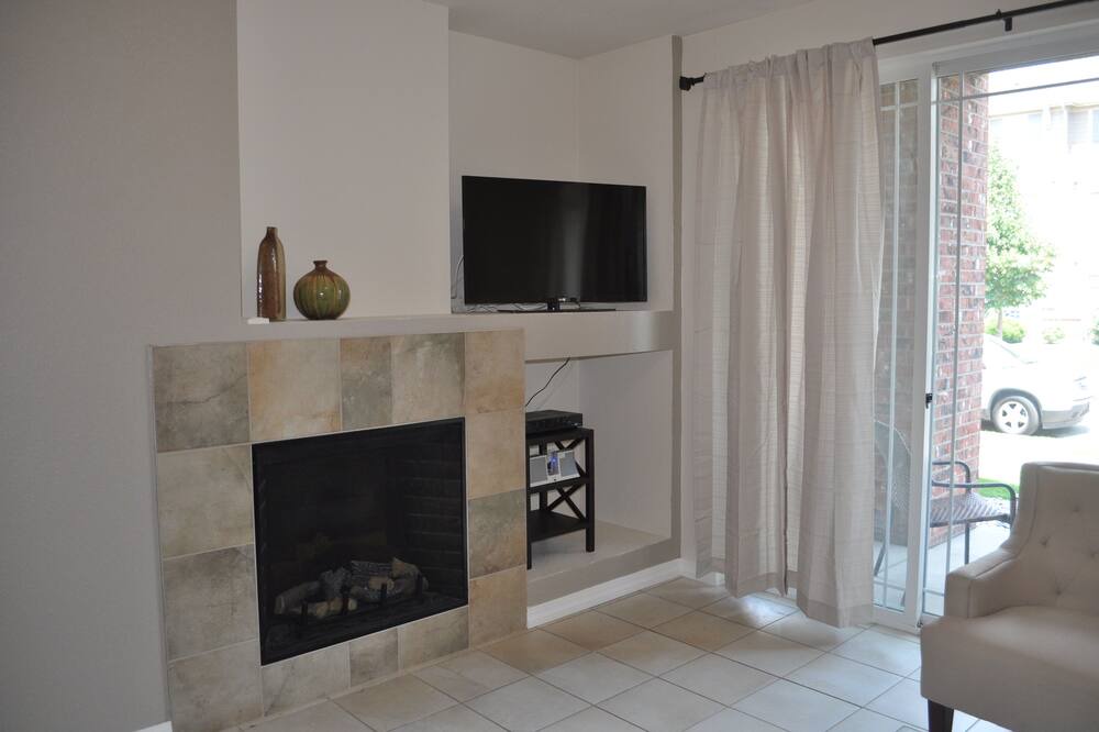 Photo of Livingroom in Side Hill